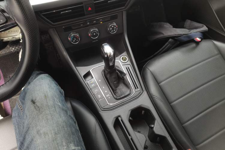 Used Volkswagen Lavida 2019 1.5L Automatic Comfort Edition China VI Standard Gear Lever