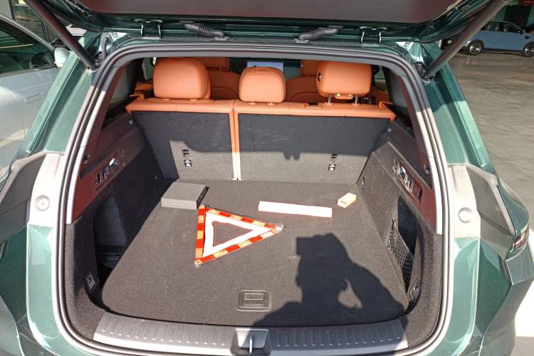 Used Li Auto L6 2025 Max Smart Refresh Edition Trunk