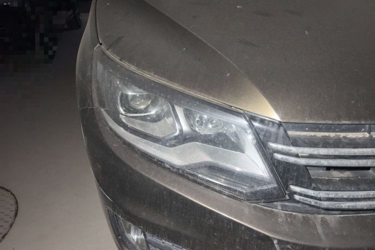 Used Volkswagen Tiguan 2015 2.0 TSI Automatic All-Wheel Drive Luxury Edition Right Front Headlight