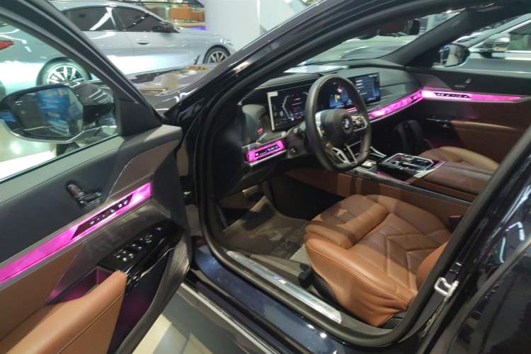 Used BMW 7 Series 2023 740Li Luxury Edition M Sport Package Driver Seat