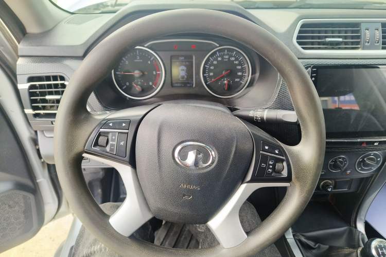 Used Great Wall Wingle 5 2017 2.0T European Version Diesel Two-Wheel Drive Advanced Large Double-Cab GW4D20E