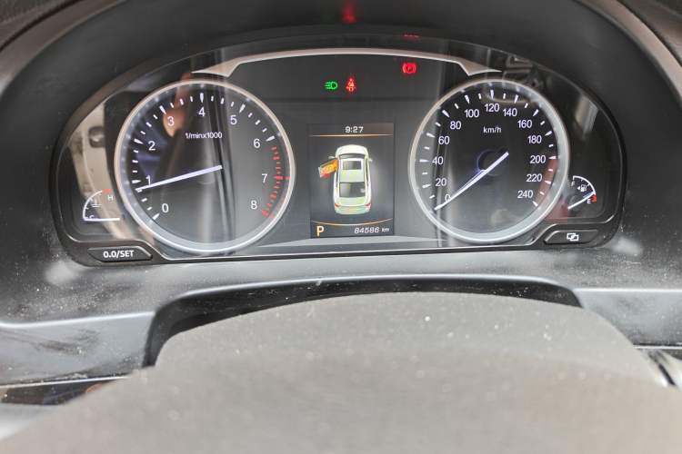 Used Geely Auto Emgrand GT 2015 1.8T Premium Model Odometer Close Up