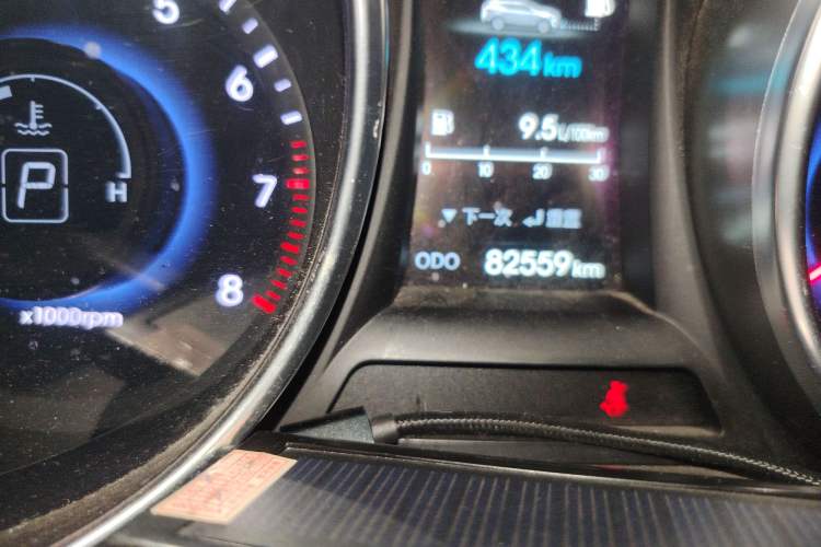 Used Hyundai Santa Fe 2015 2.4L Automatic Two-Wheel Drive Smart Version 5 Seats