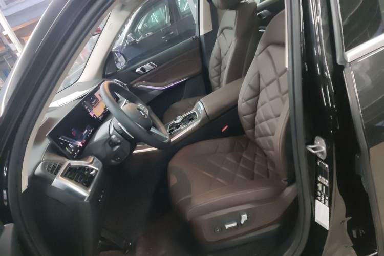 Used BMW X5 2023 xDrive 30Li Luxury M Sport Package Left Front Seat