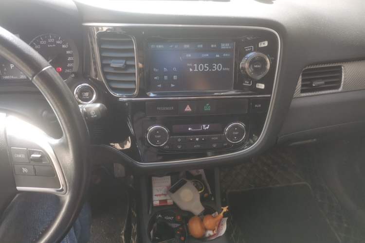 Used Mitsubishi Outlander 2013 2.4L 4x4 Luxury Navigation Edition 5 Seats