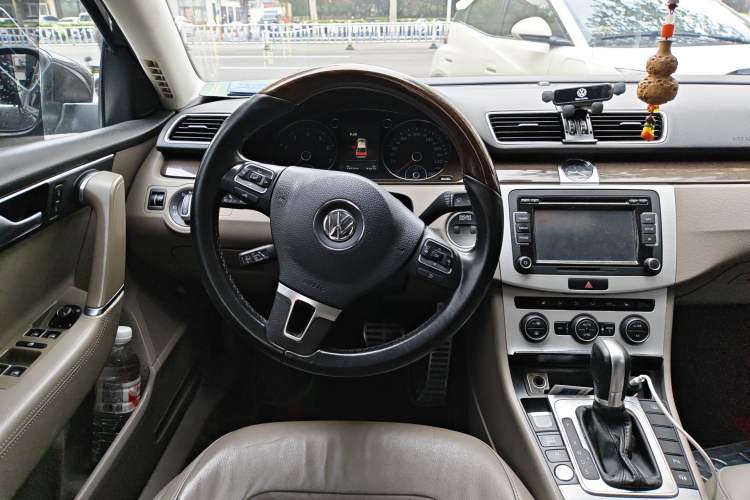 Used Volkswagen Magotan 2015 1.8TSI Prestige Model Steering Wheel