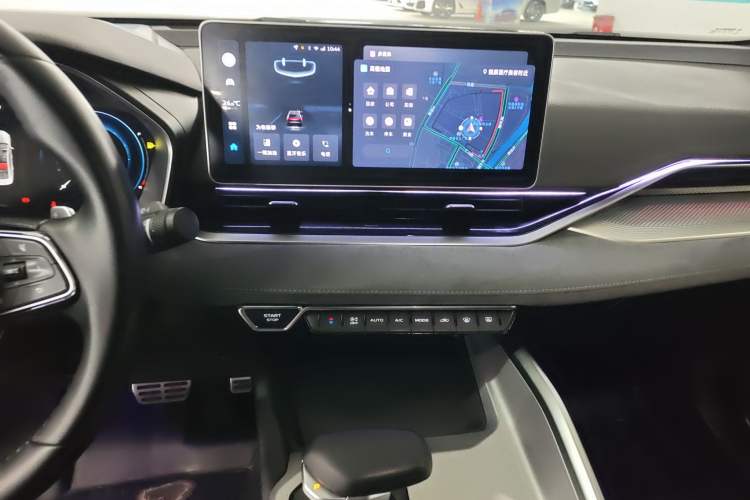 Used Geely Auto Preface 2023 2.0TD "Only This Verdant Green" Edition Audio And AC Panel