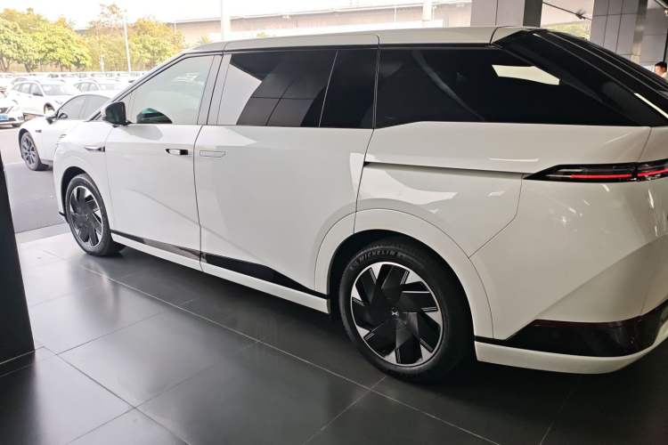 Used XPeng X9 2024 640 All-Wheel Drive High-Performance Max