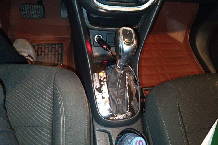 Used Buick Encore 2014 1.4T Automatic Two-Wheel Drive Urban Elite Model Gear Lever