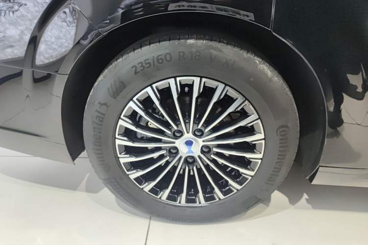 Used Denza D9 2023 DM-i 965 Luxury Model