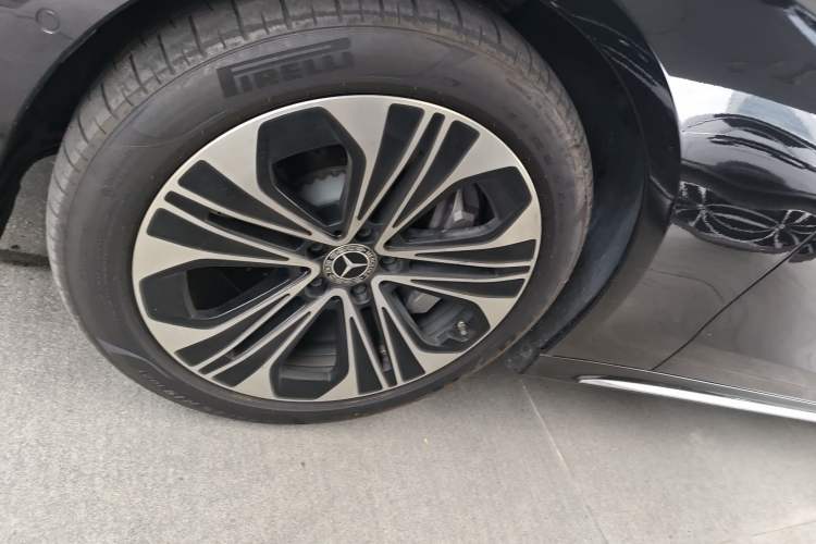 Used Mercedes-Benz E-Class New Energy 2024 E 350 e L Plug-in Hybrid Sedan Left Front Wheel Hub