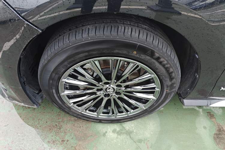 Used Toyota Granvia 2023 2.5L Hybrid Comfort Edition
