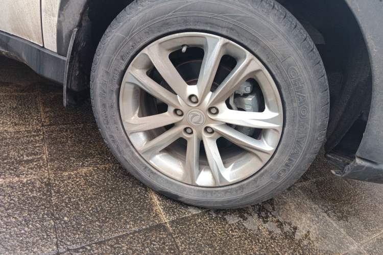 Used Dongfeng Fengon 580 2018 Revised Version 1.8L Manual Comfort Edition Right Front Wheel Hub