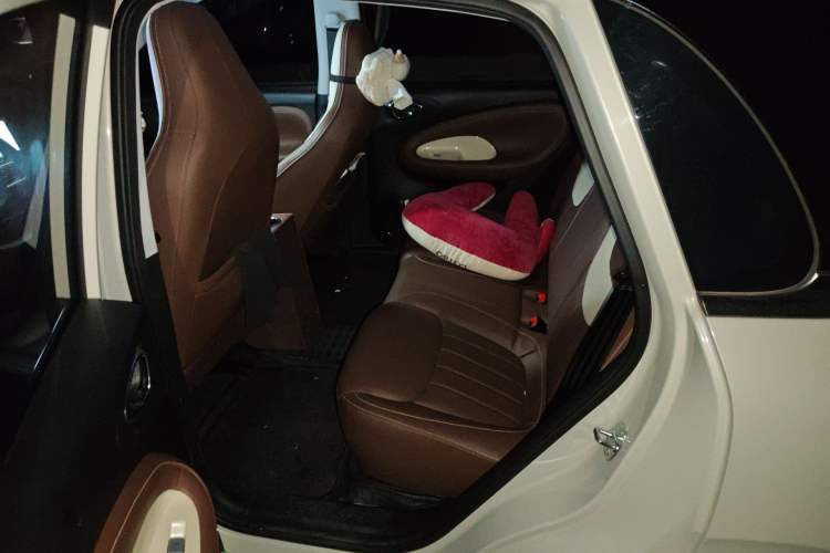 Used Wuling Bingo 2023 333 km Lingxi Connected Version Left Rear Seat