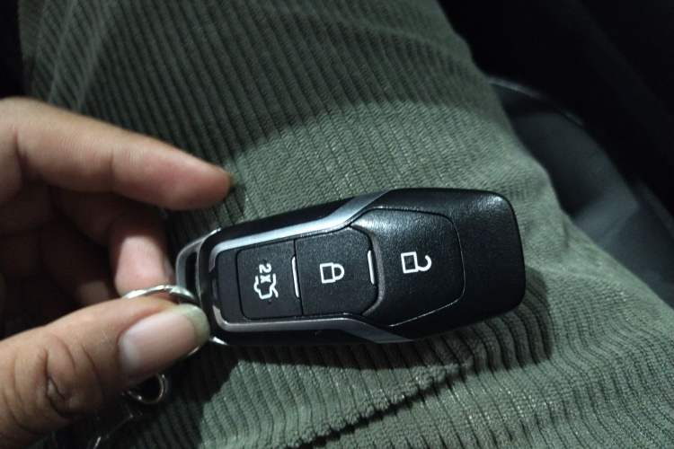 Used Ford Edge 2015 2.0T GTDi 4x4 High-Grade Model Vehicle Key