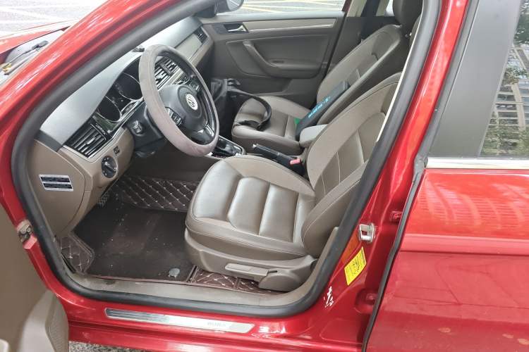 Used Volkswagen Bora 2015 Value Edition 1.6L Automatic Comfort Version