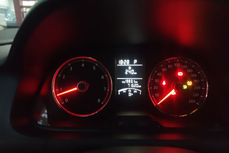 Used Volkswagen Lavida 2013 1.4TSI DSG Comfort Edition Odometer Close Up