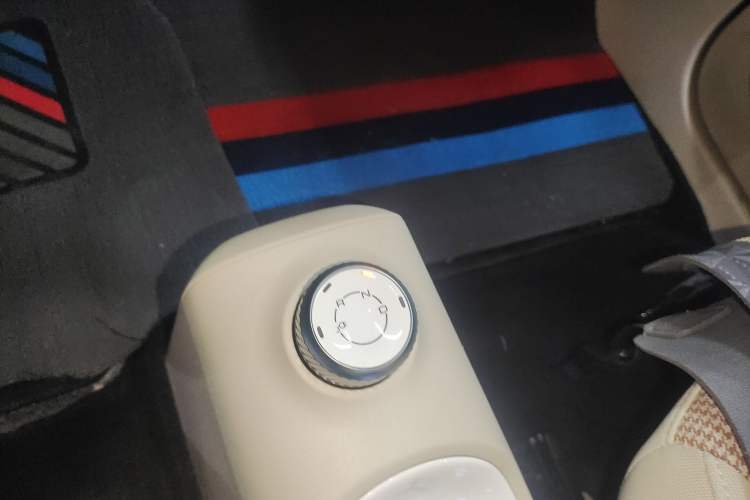 Used Wuling Hongguang MINIEV 2024 3rd Generation 215km Youth Edition Gear Lever