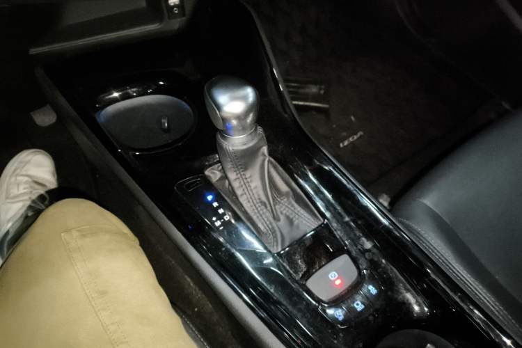 Used Toyota IZOA 2020 2.0L Yichi Version