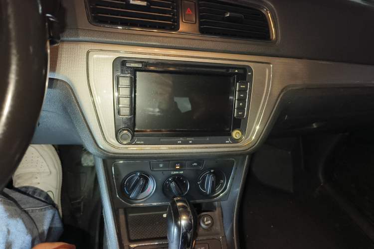 Used Volkswagen Lavida 2015 1.6L Automatic Comfort Edition
