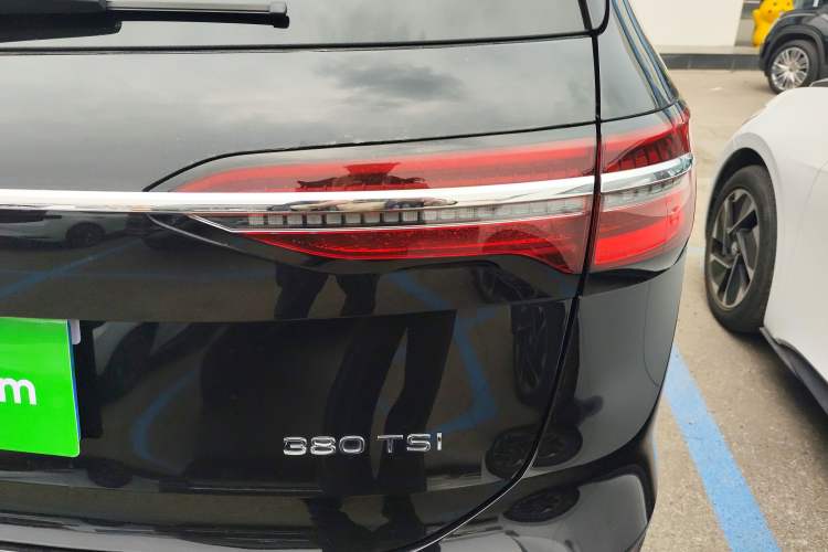 Used Volkswagen Viloran 2024 380TSI Premium Edition
