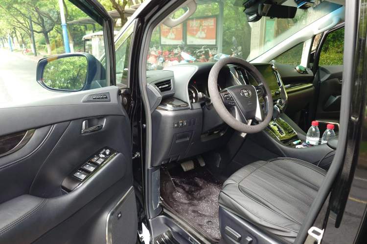Used Toyota Vellfire 2020 Dual-Engine 2.5L HV Luxury Edition Driver Seat