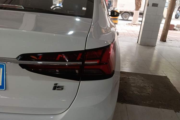 Used Roewe i5 2021 1.5L CVT Platinum Edition
