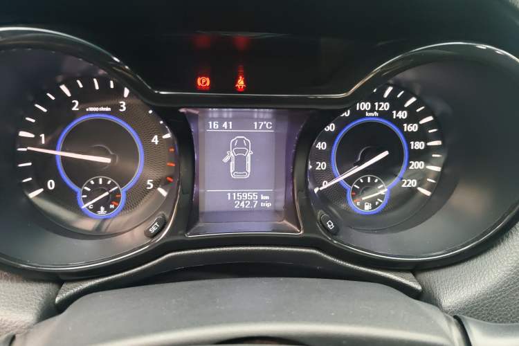 Used JMC Yusheng S350 2013 2.4T Manual 4x4 Diesel Luxury 7-Seater