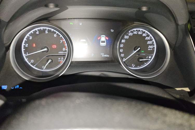 Used Toyota Camry 2018 2.5G Luxury Edition Odometer Close Up