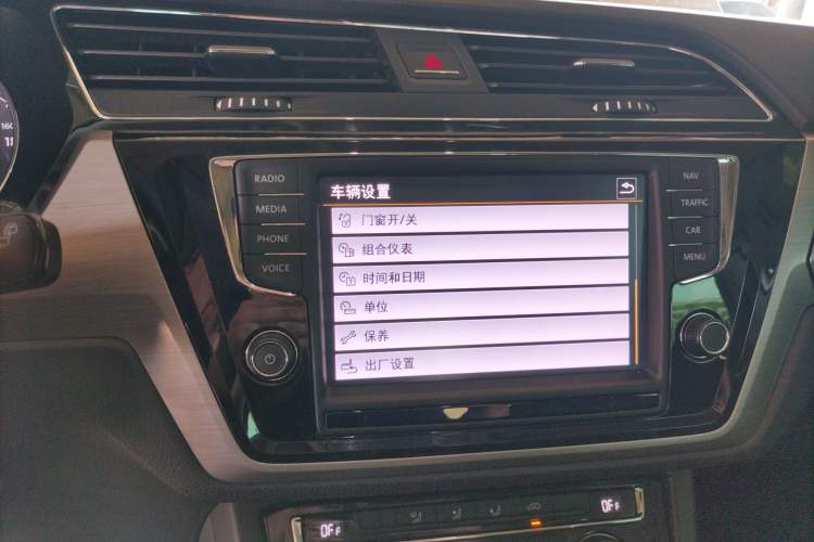 Used Volkswagen Touran 2018 Volkswagen Touran L 280TSI DSG Comfort Edition 7 Seats China VI Standard Audio And AC Panel