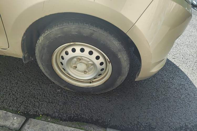 Used Wuling Rongguang V 2019 1.5L Practical Model China VI LAR Right Front Wheel Hub