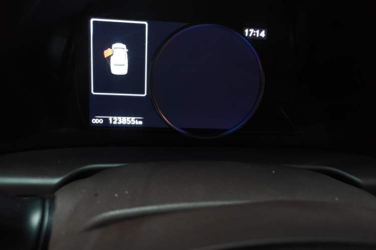 Used Lexus ES 2020 200 Luxury Edition Odometer Close Up