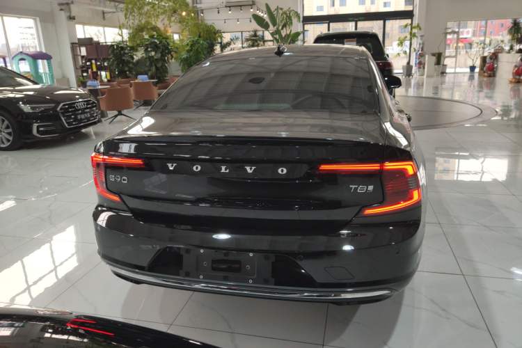 Used Volvo S90 New Energy 2024 Plug-in Hybrid Four-Wheel Drive Long-Range Zhiyi Luxury Edition
