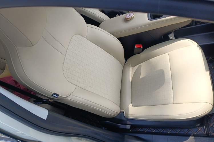 Used Wuling Bingo PLUS 2024 330 km Range Five-Seater Version
