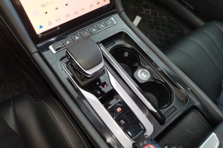 Used Hongqi H5 2025 1.5T DCT Qiyun 500 000th Unit Commemorative Edition Gear Lever