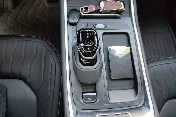 Used Ford Edge 2025 Ford Explorer L 2.0T EcoBoost E-Hybrid Two-Wheel Drive 7-Seater Luxury Model
