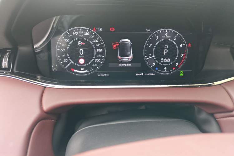 Used Land Rover Range Evoque 2020 249 PS R-DYNAMIC SE Sport Technology Edition Odometer Close Up