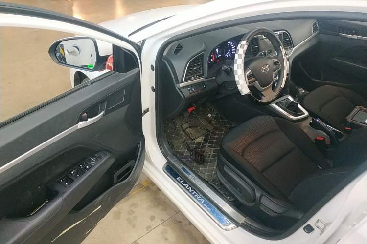 Used Hyundai Elantra (6th Generation / Lingdong) 2016 1.6L Manual ZhiXuan · Dynamic Model

