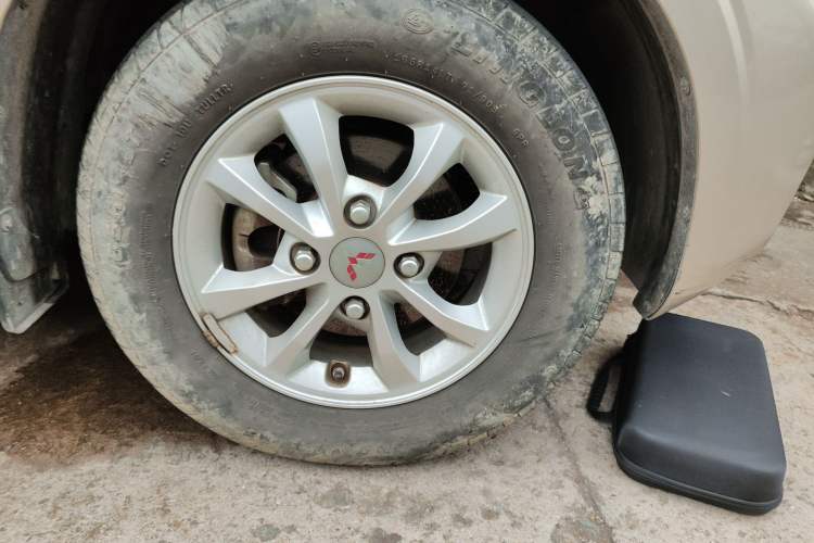 Used Wuling Hongguang V 2021 1.5L Enjoyment Edition LAR Right Front Wheel Hub