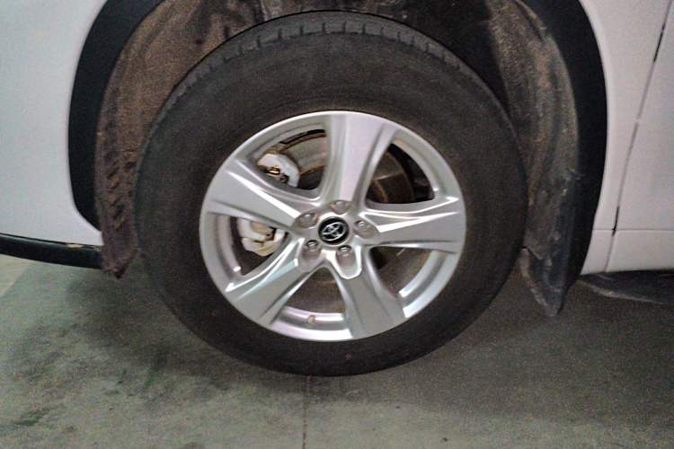 Used Toyota Highlander 2023 2.5L Smart Electric Hybrid Dual-Drive Elite Version 7 Seats Right Front Wheel Hub