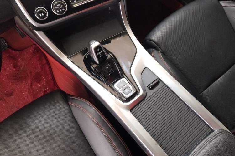 Used Lynk & Co 01 2019 2.0T Two-Wheel Drive Zhaopu Version China VI Standard
