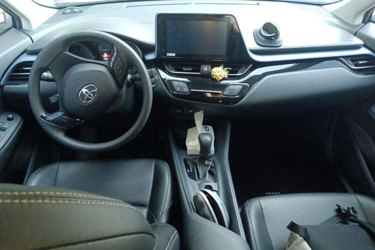 Used Toyota IZOA 2021 2.0L Enjoy Edition