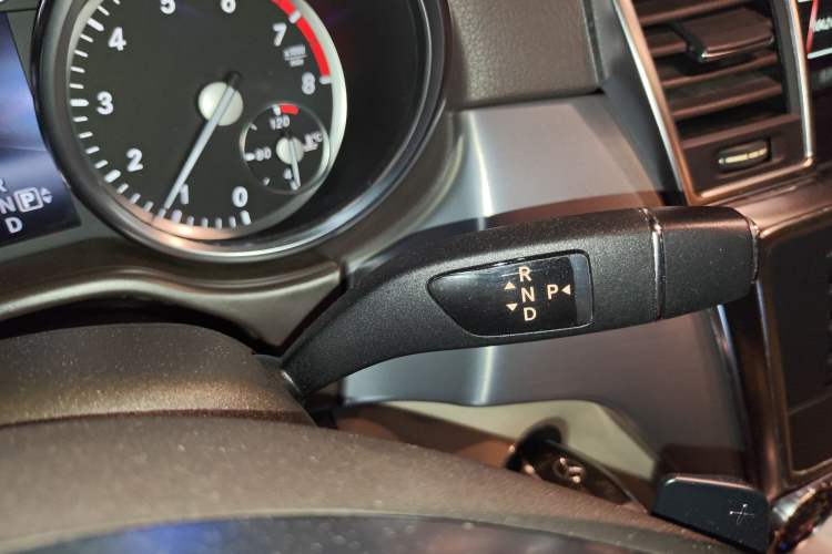 Used Mercedes-Benz M-Class 2014 ML 320 4MATIC Gear Lever