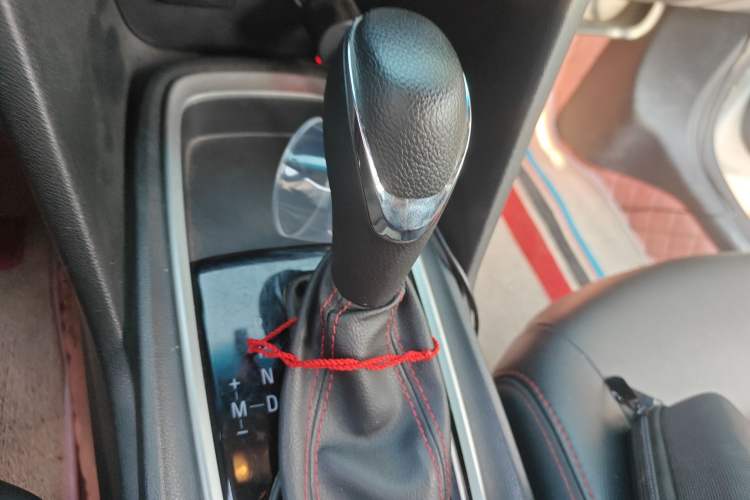 Used Chevrolet Monza 2020 Light Hybrid Redline 320T Dual-Clutch Joyful Edition Gear Lever