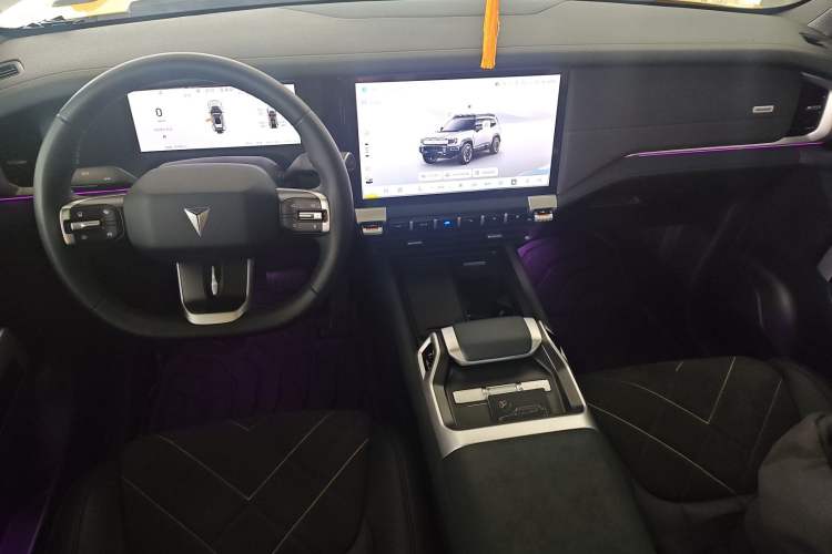 Used Deepal G318 2025 Worry-Free Adventure Edition Four-Wheel Drive Secret Realm Version Center Console