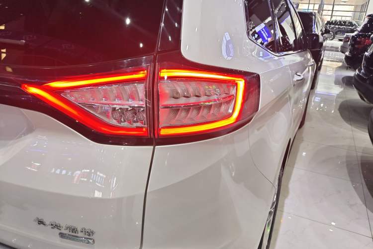 Used Ford Edge 2016 EcoBoost 245 Two-Wheel-Drive Titanium 7-Seater