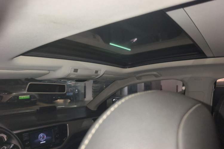 Used Volkswagen T-ROC 2019 230TSI DSG Two-Wheel-Drive Advanced Version China VI Standard Headliner