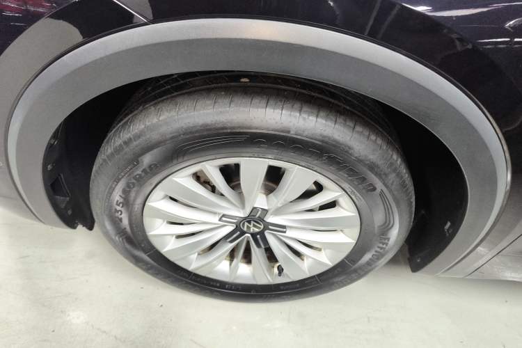 Used Volkswagen Viloran 2020 330TSI Business Edition Exterior 4