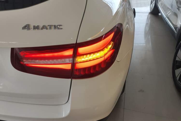 Used Mercedes-Benz GLC 2016 GLC 300 4MATIC Dynamic Model
