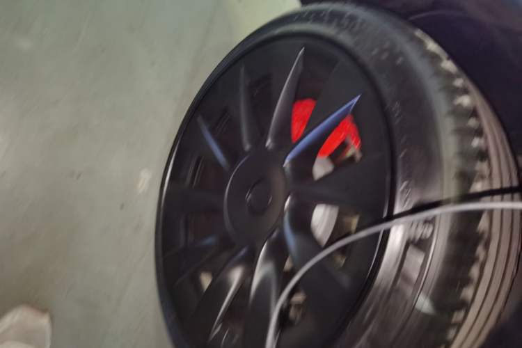 Used Tesla Model Y 2021 Long-Range All-Wheel-Drive Version
